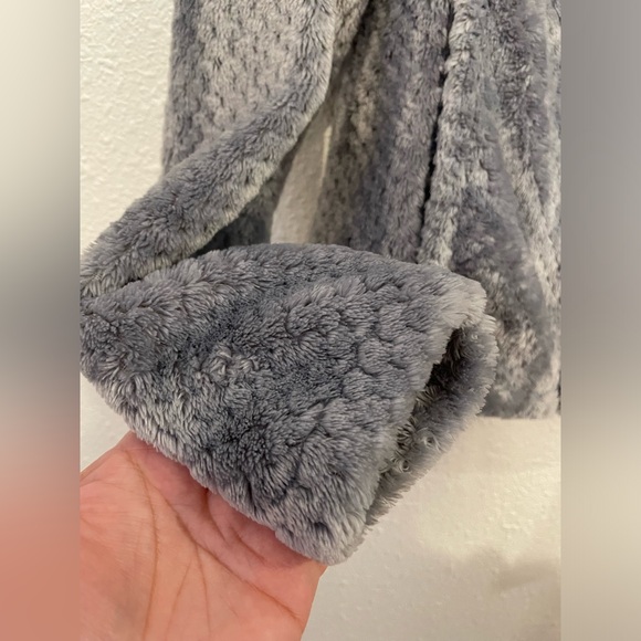 Columbia Gray Plush thick Long Sleeve with Full Zipper Size small RN69724 - Picture 7 of 11